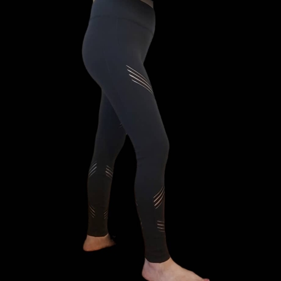 ALO Yoga multi legging black color . - Picture 7 of 12